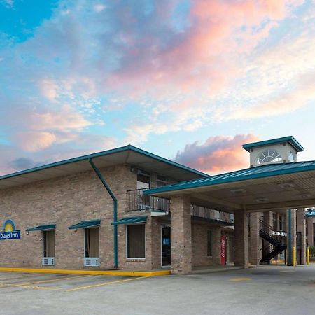 Days Inn By Wyndham Форест Экстерьер фото