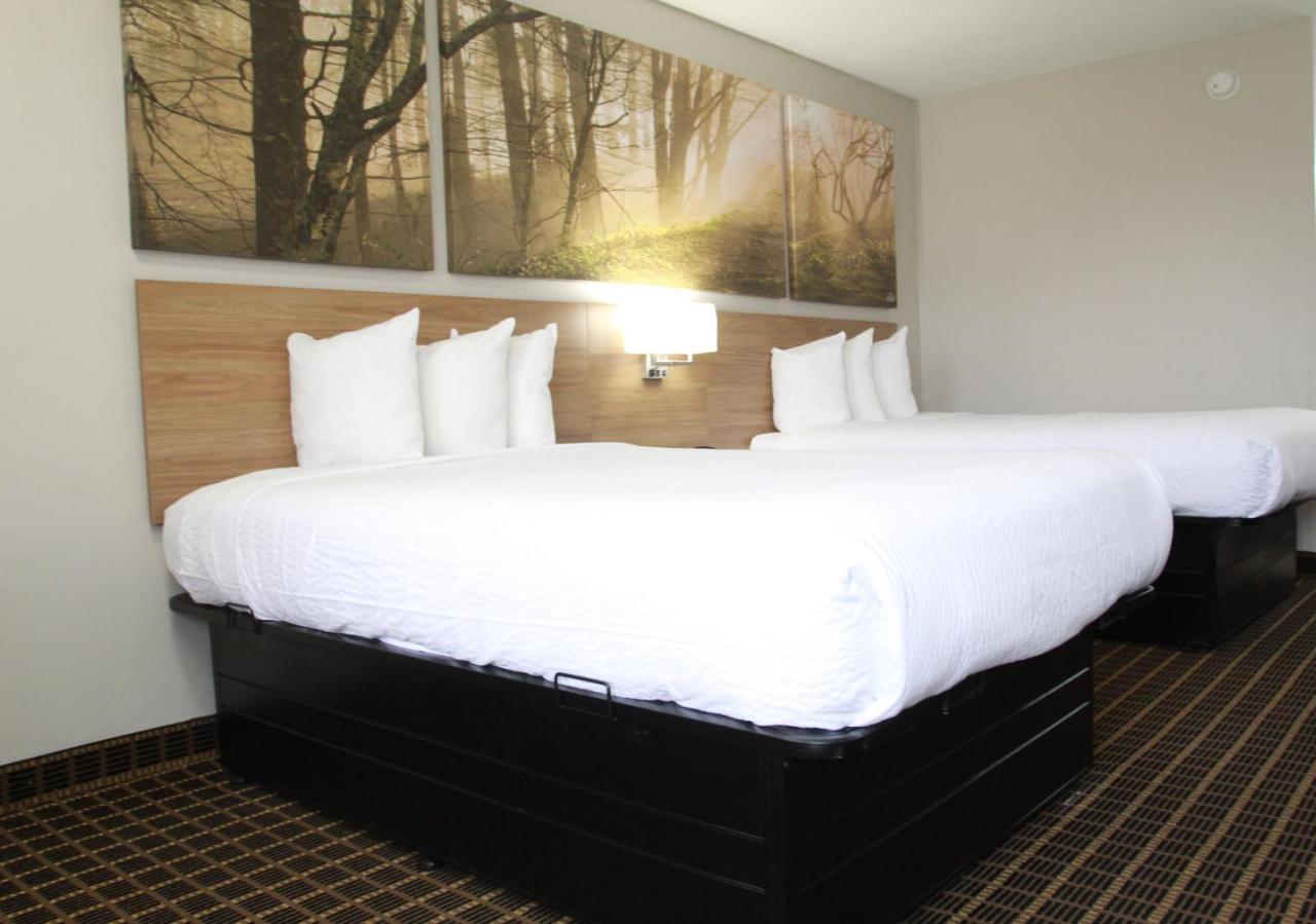 Days Inn By Wyndham Форест Экстерьер фото