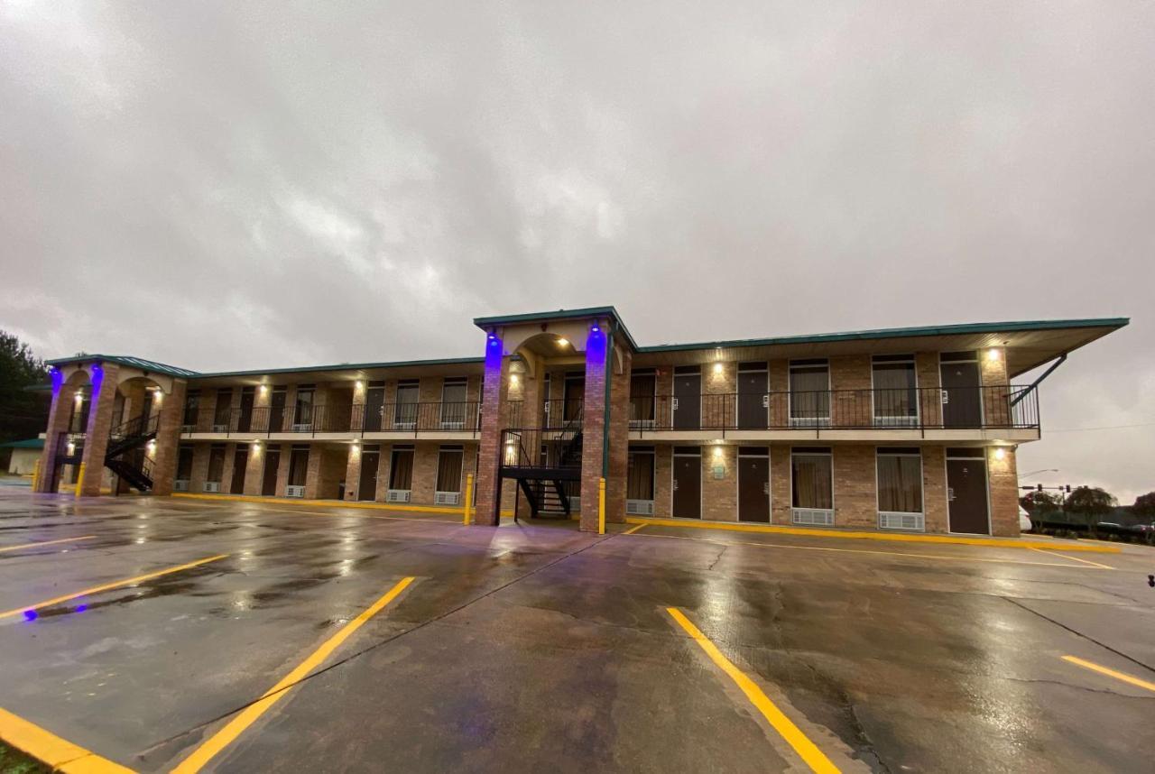 Days Inn By Wyndham Форест Экстерьер фото